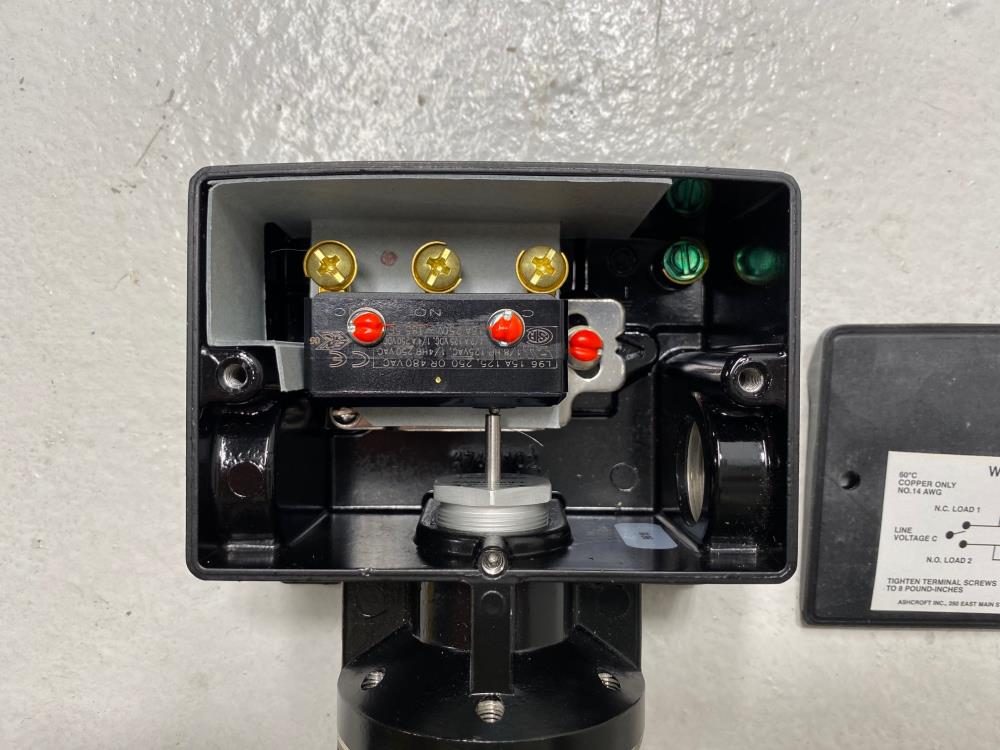 Ashcroft 60 PSI Pressure Switch B424T