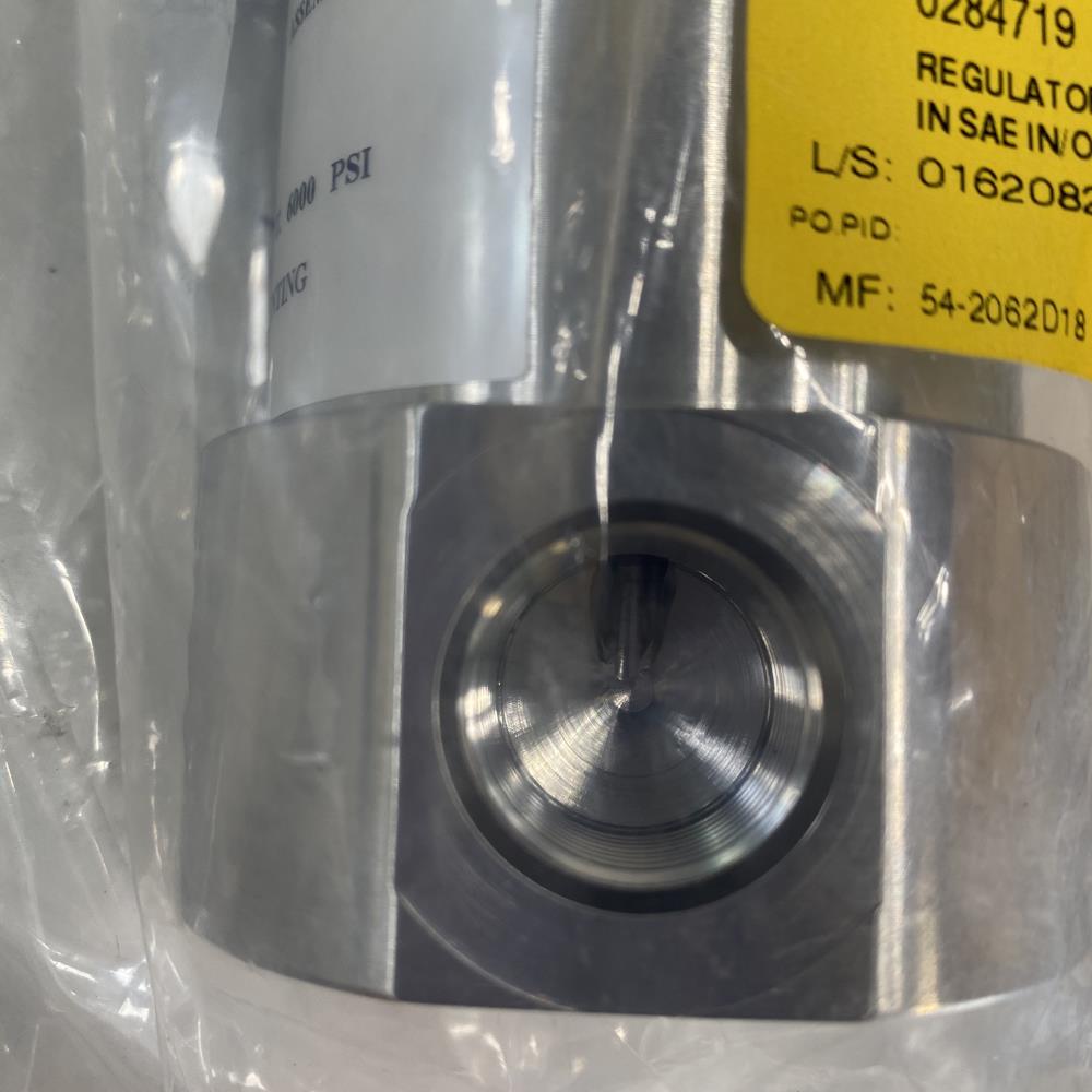 Tescom 1/2" Hydraulic Pressure Regulator, 10000 PSI, Stainless Steel 54-2062D18