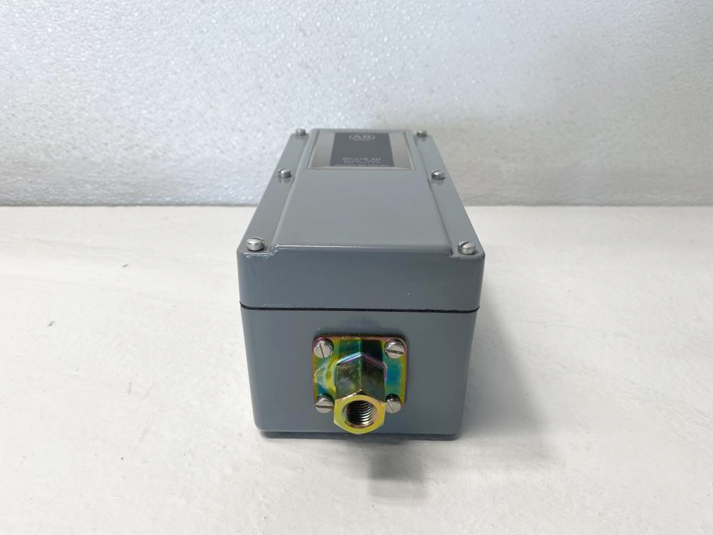 Allen Bradley Bulletin 836 Pressure Controller 836-C3J