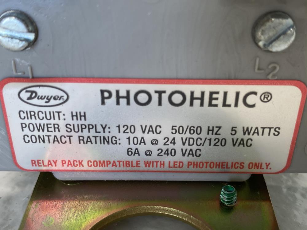 Dwyer 3020 Photohelic Pressure Switch Gage, 0 - 20 Inches of Water