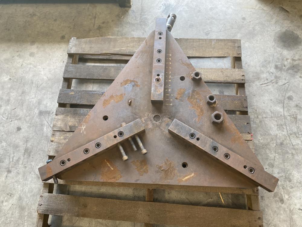 Pandjiris Model B Gripper, 3000 lb. Capacity