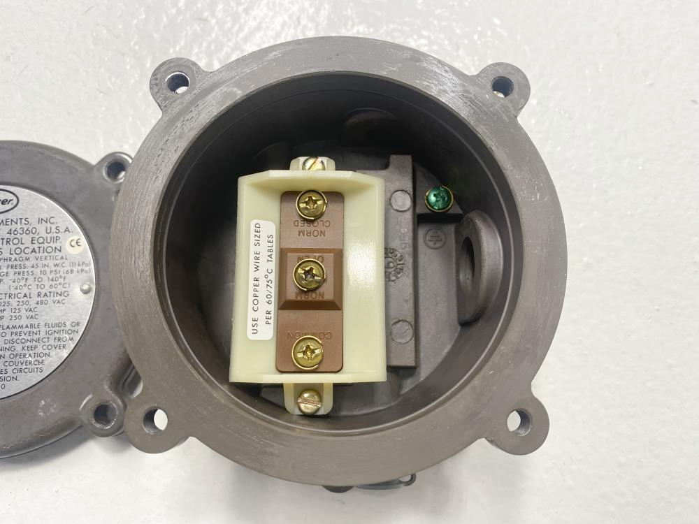 Dwyer ExplosionProof Differential Pressure Switch 195052F