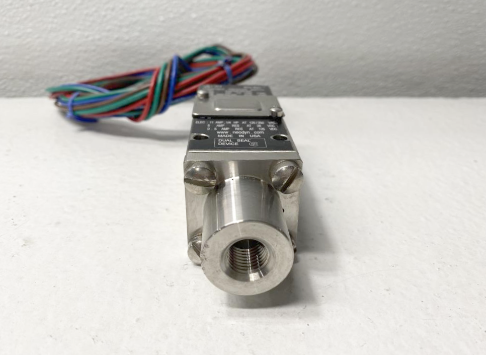 ITT Neo-Dyn 200 to 1000 PSIG Adjustable Pressure Switch 232P42C6BHNR