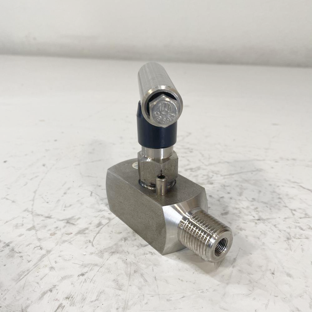 Magnum 1/2" NPT Stainless Steel Needle Valve 10000 PSI, MF 500F125 SS