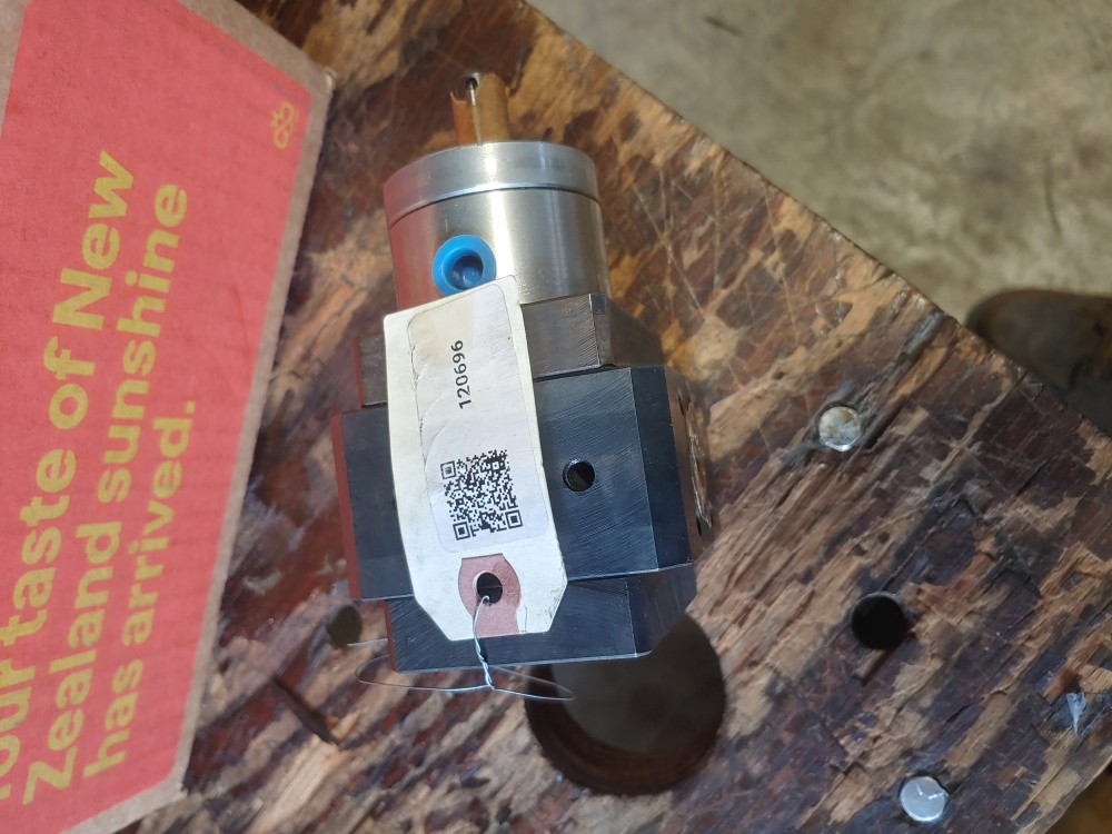 Meltric DS60 Decontactor Switch Receptacle Connector 60A, 2P w/ Ground 33-64072