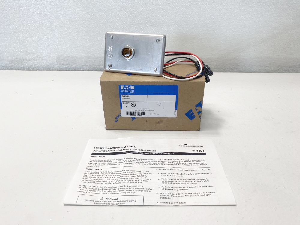 Eaton Crouse-Hinds D2S Series Photocell D2S20 W/ Thomas Research HLPC-120