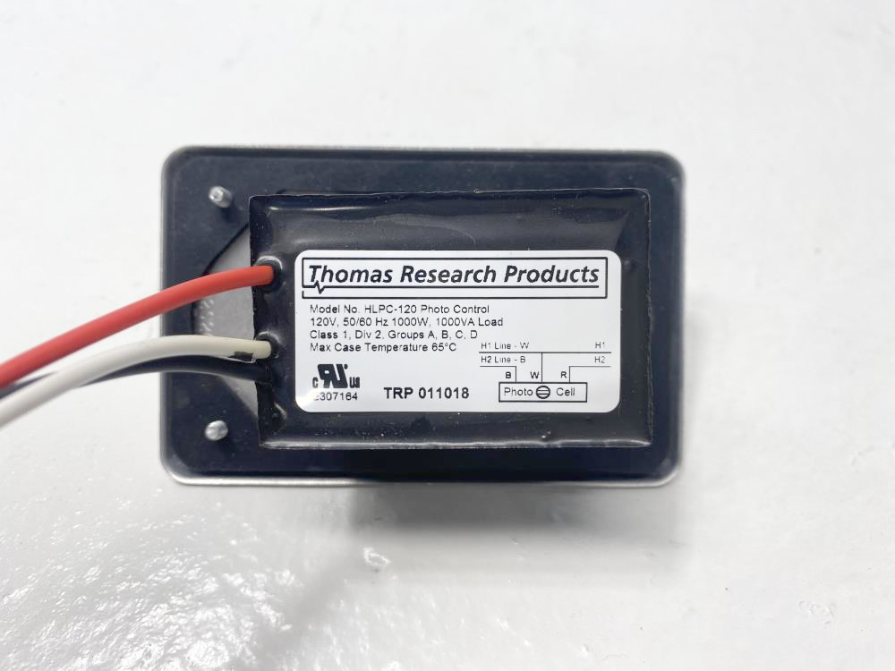 Eaton Crouse-Hinds D2S Series Photocell D2S20 W/ Thomas Research HLPC-120