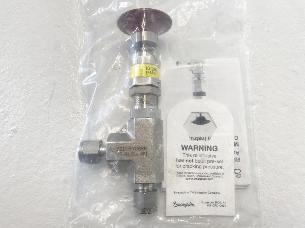 Swagelok 1/4" Tube Fitting 316SS Relief Valve w/ Override Handle SS-RL3S4-MO