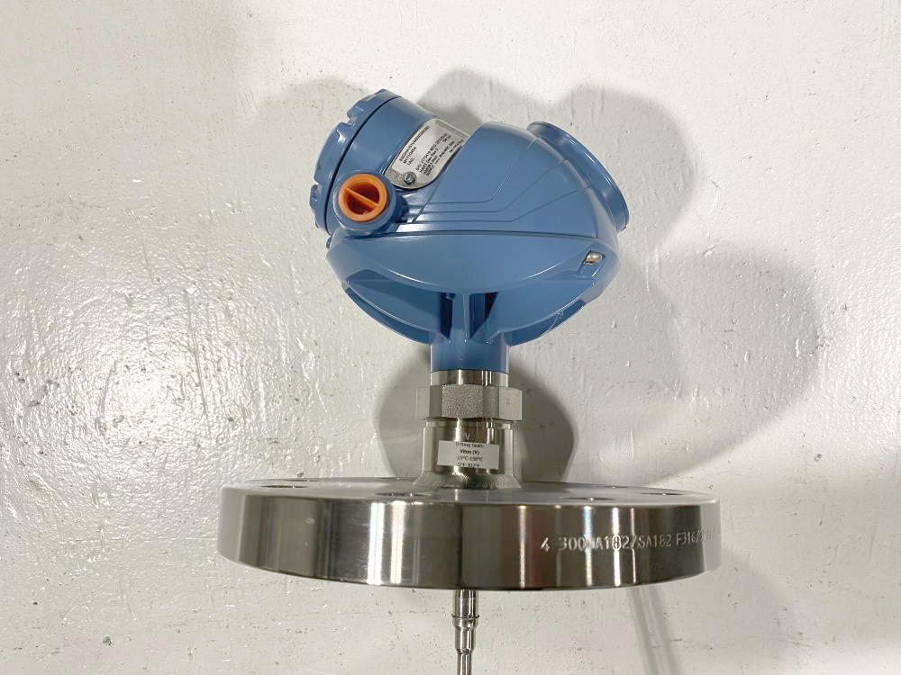 Rosemount 4" Guided Wave Radar Level Transmitter 5302HA1S1V4AE00305CBE7M1T1Q4S4