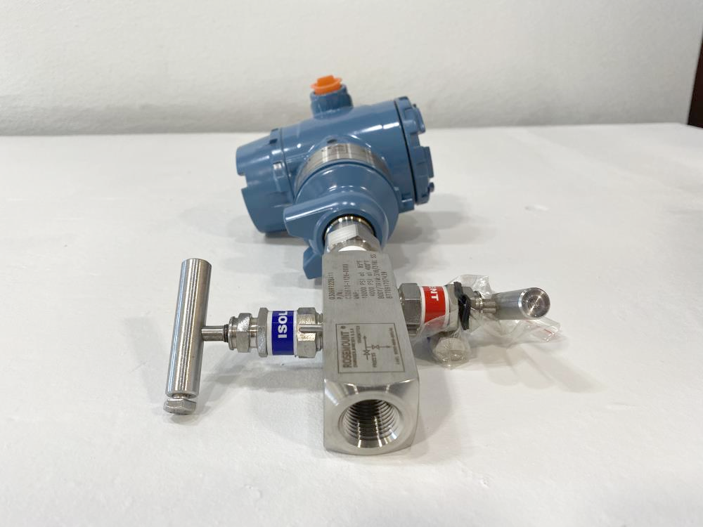 Rosemount 3051 Pressure Transmitter 0-150 PSI w/ Manifold 3051TG2A2B21AS5B4E5M5