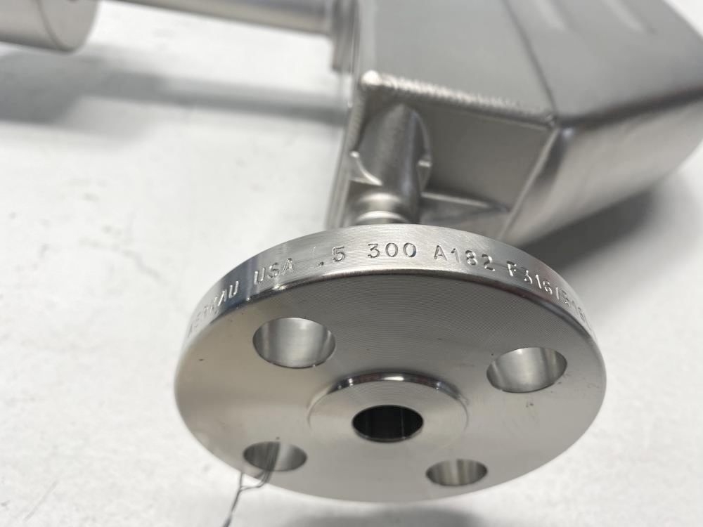 Micro Motion 1/2" 300# 316SS Coriolis Flowmeter F050A114CRBAEZZZZ w/ Transmitter