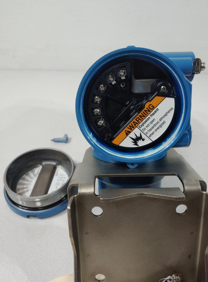 Micro Motion 2700 Multiple Variable Flow Transmitter Model 2700R12BBAEZZX