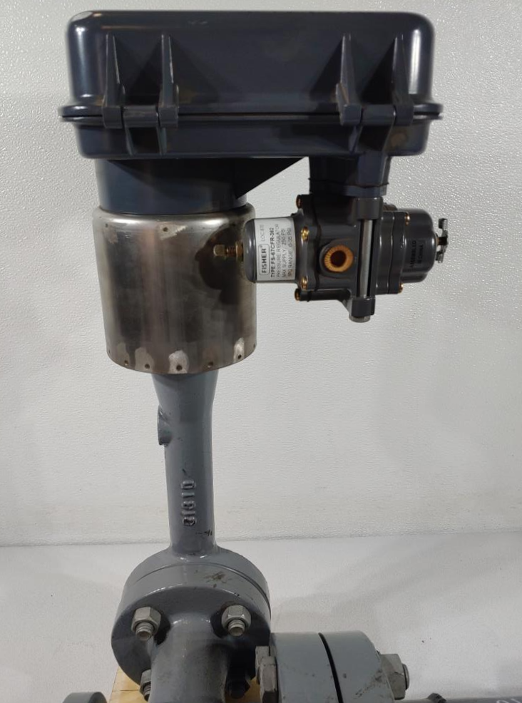 Fisher Controls 249 Displacer with 2500R Pneumatic Level Controller