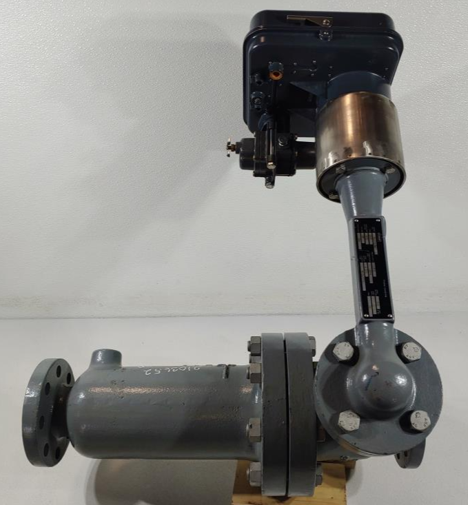 Fisher Controls 249 Displacer with 2500R Pneumatic Level Controller