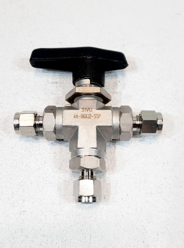 Parker 3 - Way Ball Valve Model#:4A-B6XJ2-SSP