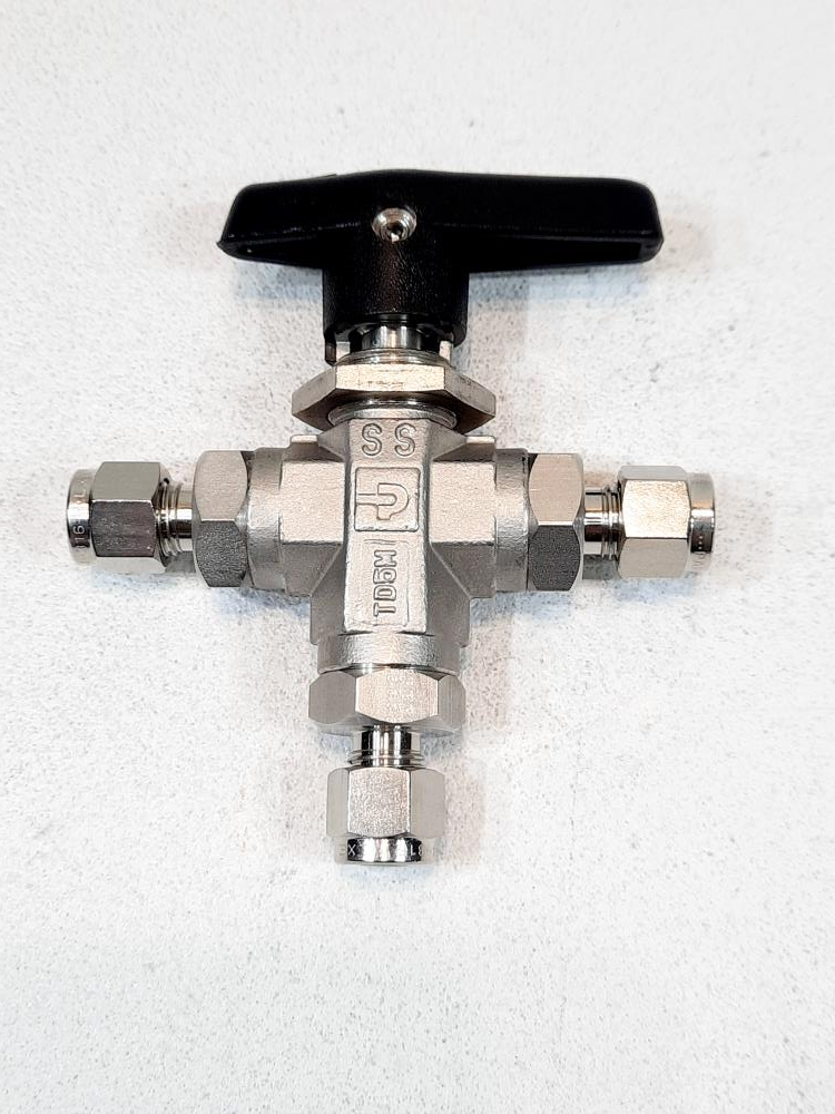 Parker 3 - Way Ball Valve Model#:4A-B6XJ2-SSP