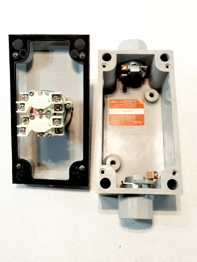 Eaton CrouseHinds Series N2S Selector Switch Control Station N2SC2124
