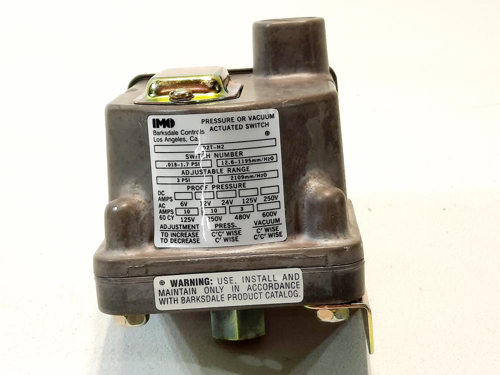Barksdale D2T-H2 SS Pressure or Vacuum Actuated Switch
