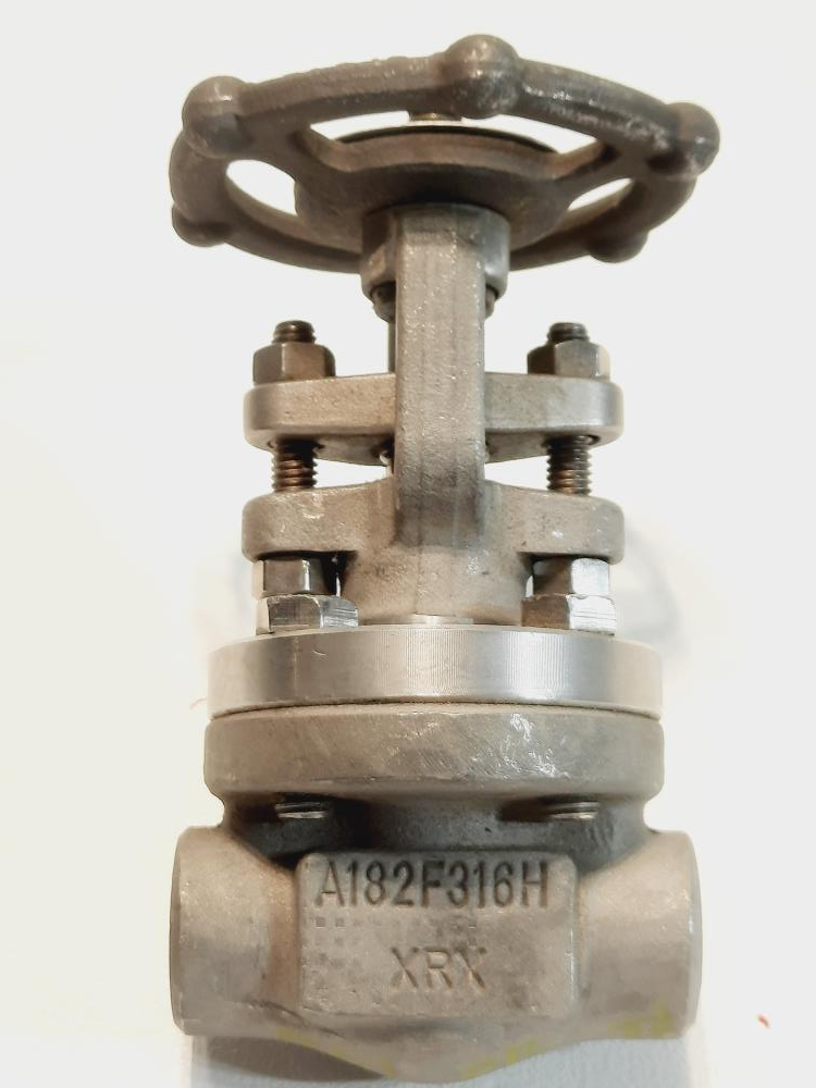 Bonney Forge 1/2" Threaded X 1/2" Socket Weld 316 Stainless Steel Gate Valve 