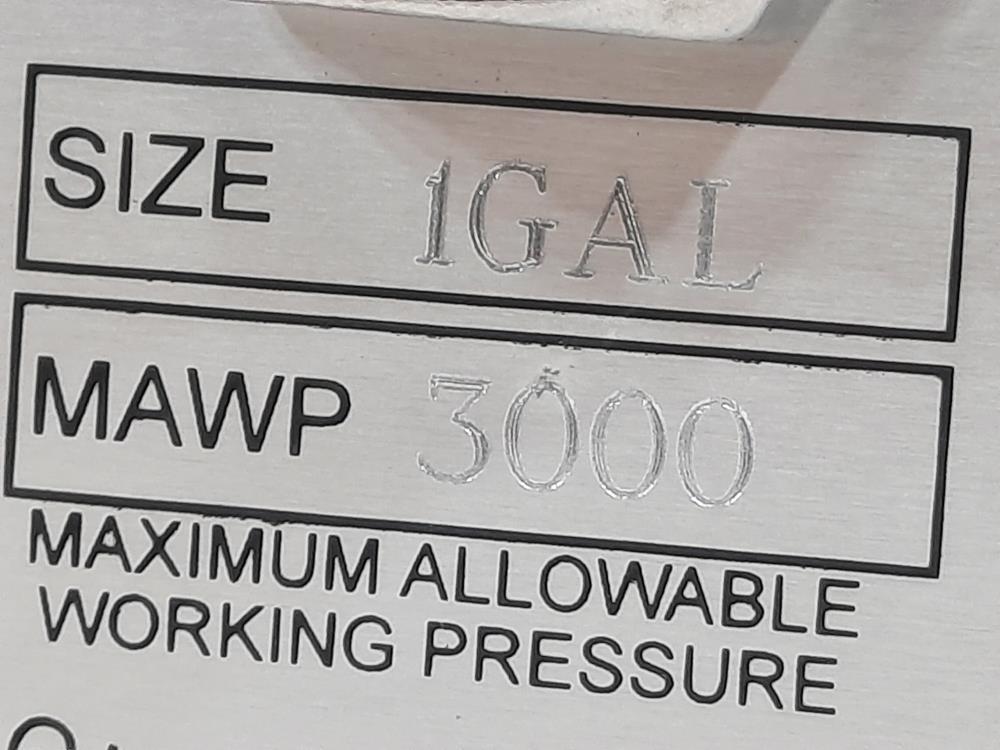 Parker 1-Gallon Bladder Accumulator, 3000 PSI, Model# 1-100-1-V-S-P