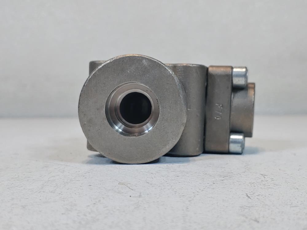 Armstrong IS4 Stainless Steel Steam Trap Universal Connector, 3/4" SW D513680