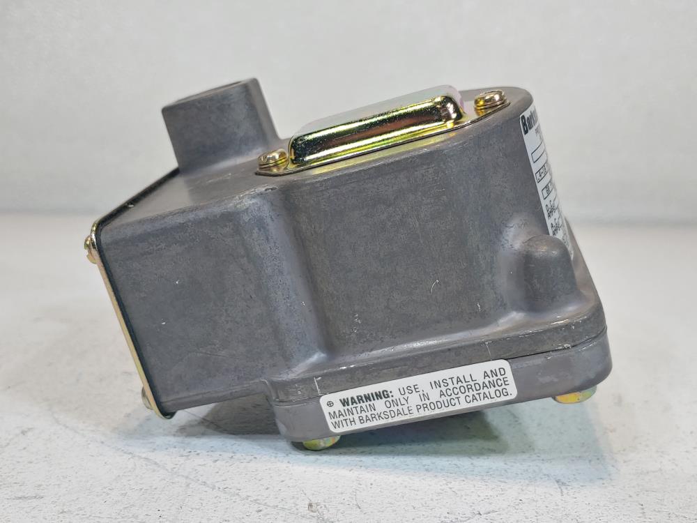 Barksdale D2TH18SS Mechanical Pressure Diaphragm Switch