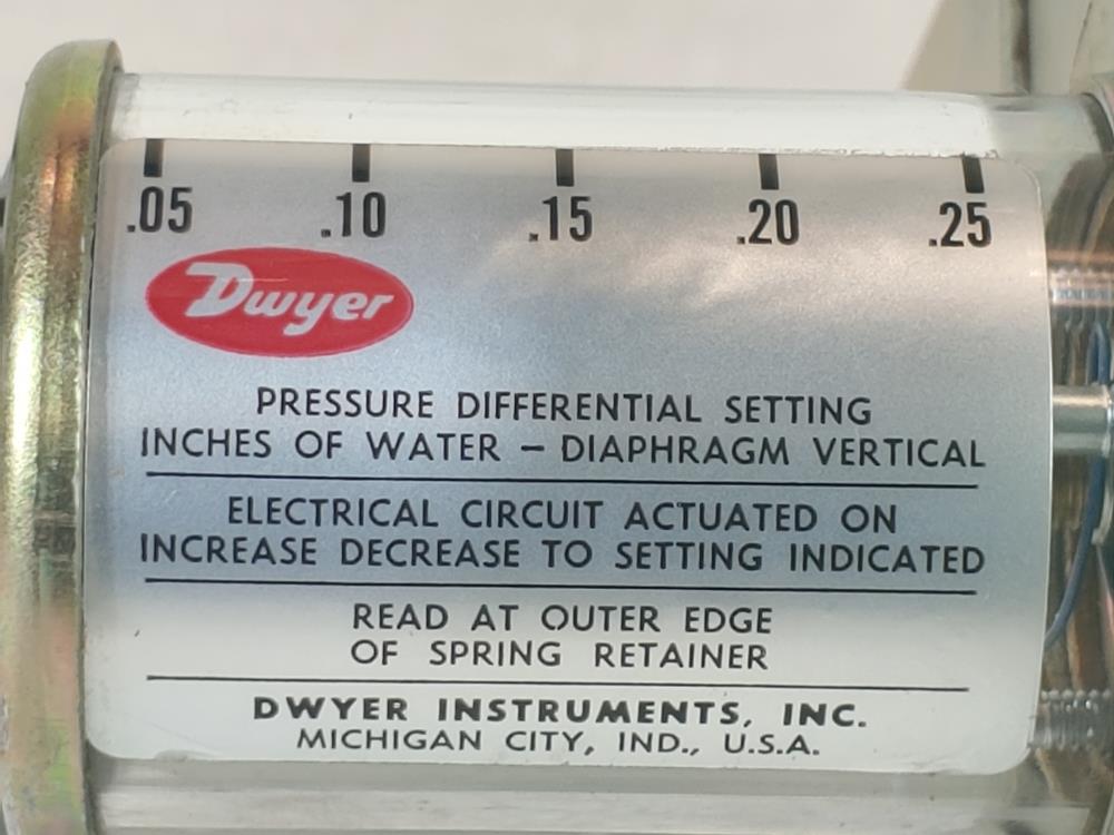 Dwyer Large Diaphragm Pressure Switch #1638-0 (Range 0.05-0.25" W.C.)