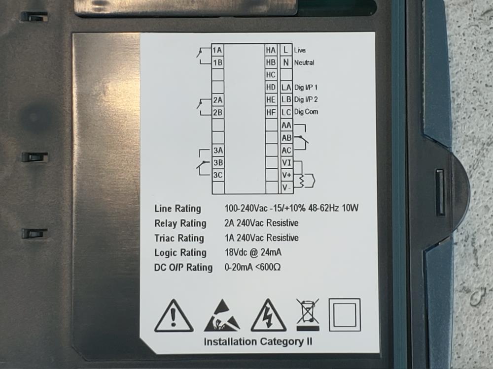 Schneider Eurotherm 2208 FM 100095 Process /Temperature Controller