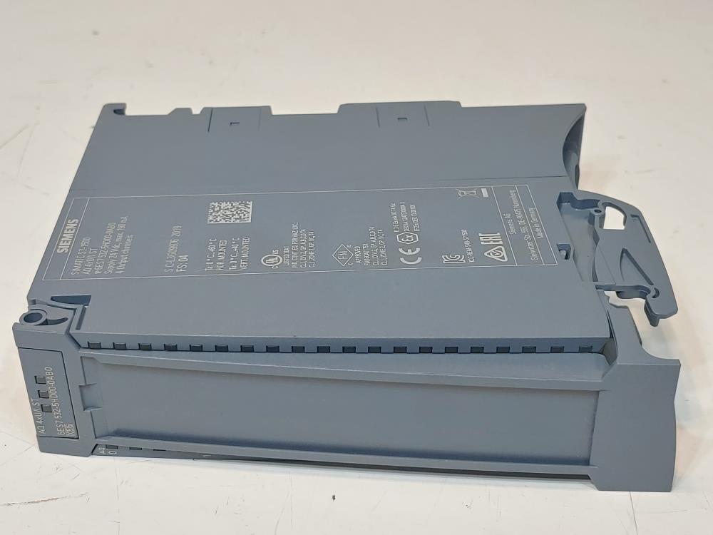 Siemens Simatic S7-1500 Analog Output Module Model #: 6ES7532-5HD00-0AB0