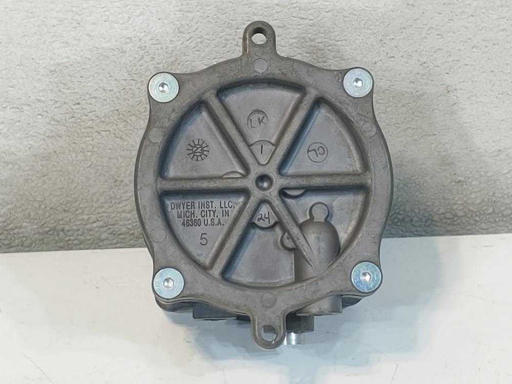 Dwyer Differential Pressure Switch 1950G-1-B-24