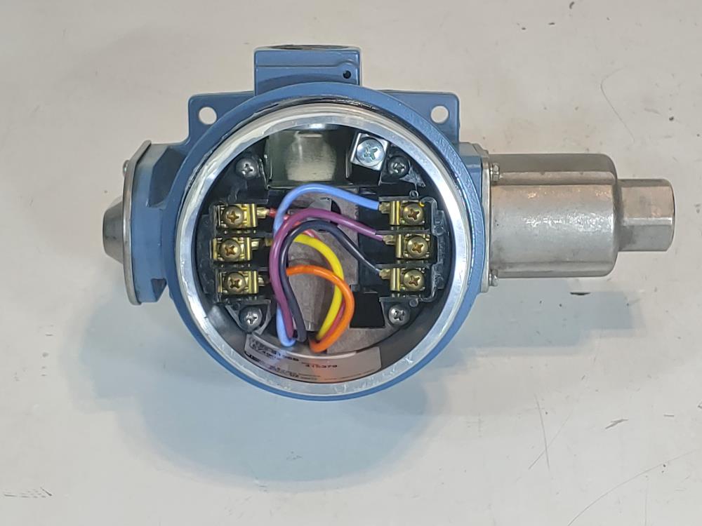 United Electric H122-S156B Pressure Switch