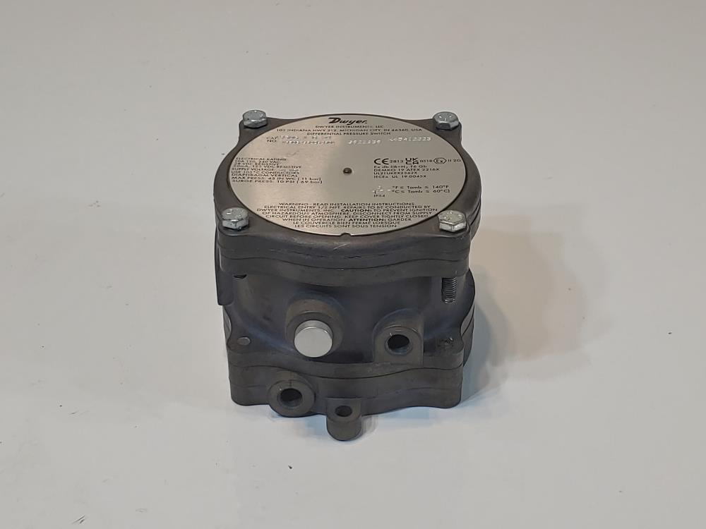 Dwyer Differential Pressure Switch 1950G-1-B-24 / Supply Voltage: 24 VDC