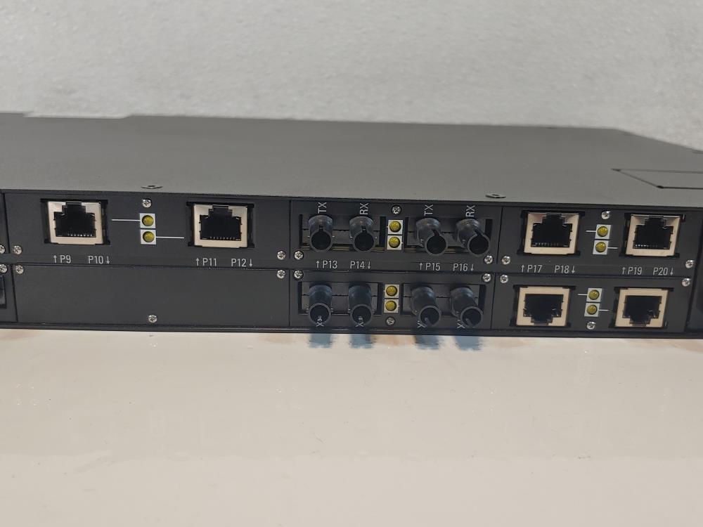 Siemens RUGGEDCOM RSG2100 32M Managed Ethernet Switch 