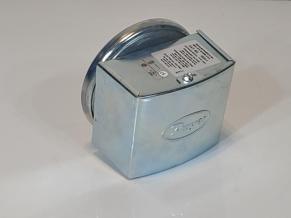 Dwyer 1823-1 Differential Pressure Pressure Switch 