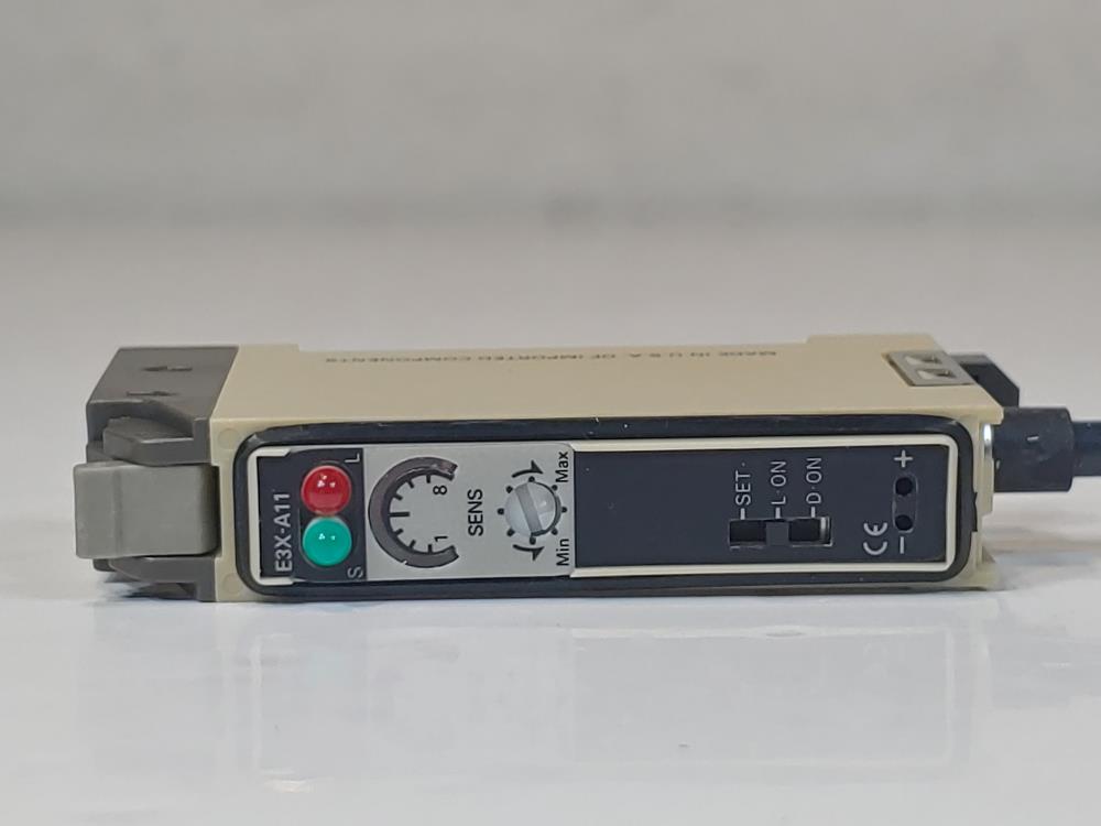 Omron E3X-A11 Photoelectric Sensor 