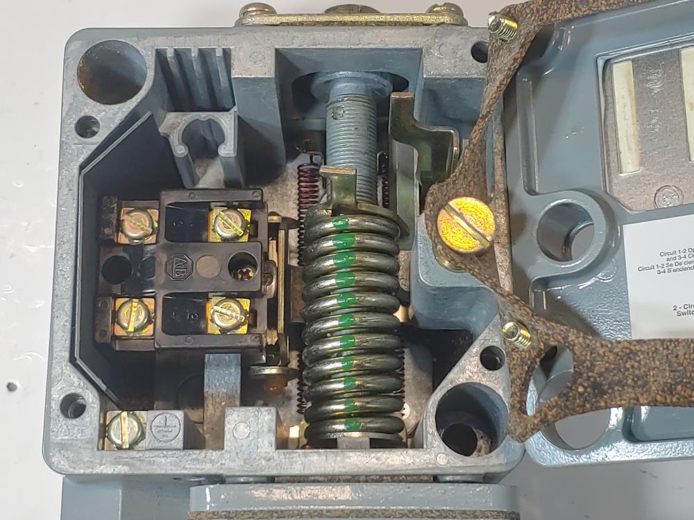 Allen Bradley 836T-T251J Pressure Control Switch
