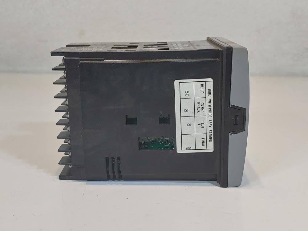 Honeywell UDC3200 Universal Digital Controller Model#: DC3200-CE-100R-200-00000