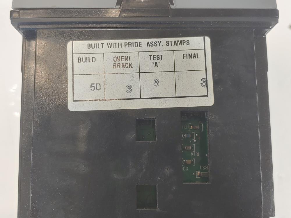 Honeywell UDC3200 Universal Digital Controller Model#: DC3200-CE-100R-200-00000