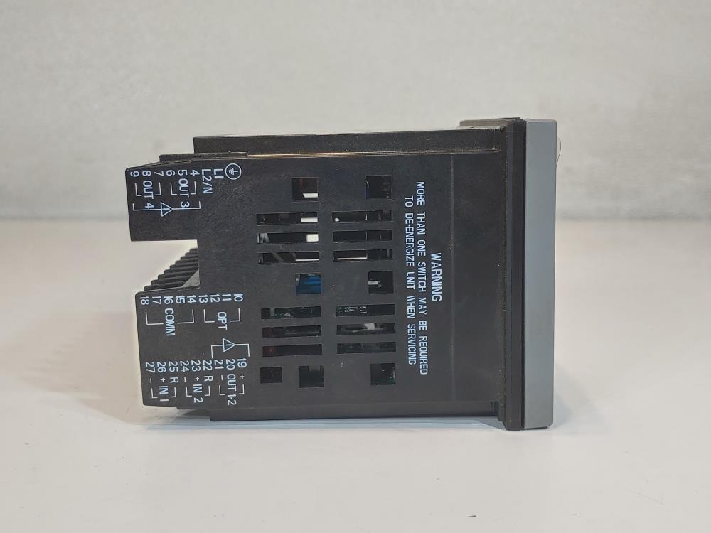 Honeywell UDC3200 Universal Digital Controller Model#: DC3200-CE-100R-200-00000