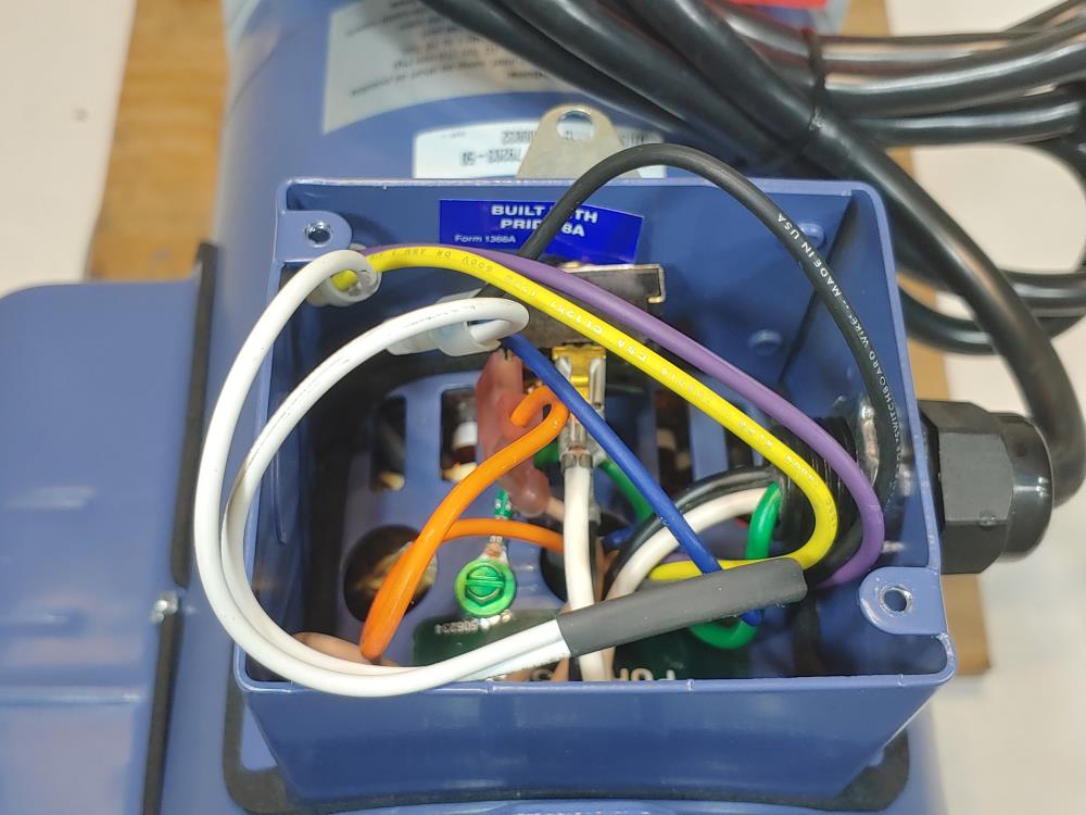 Cole Parmer Rotary Vane Vacuum Pump 79203-50 w/ HP: 3/4 / 1/2 Motor