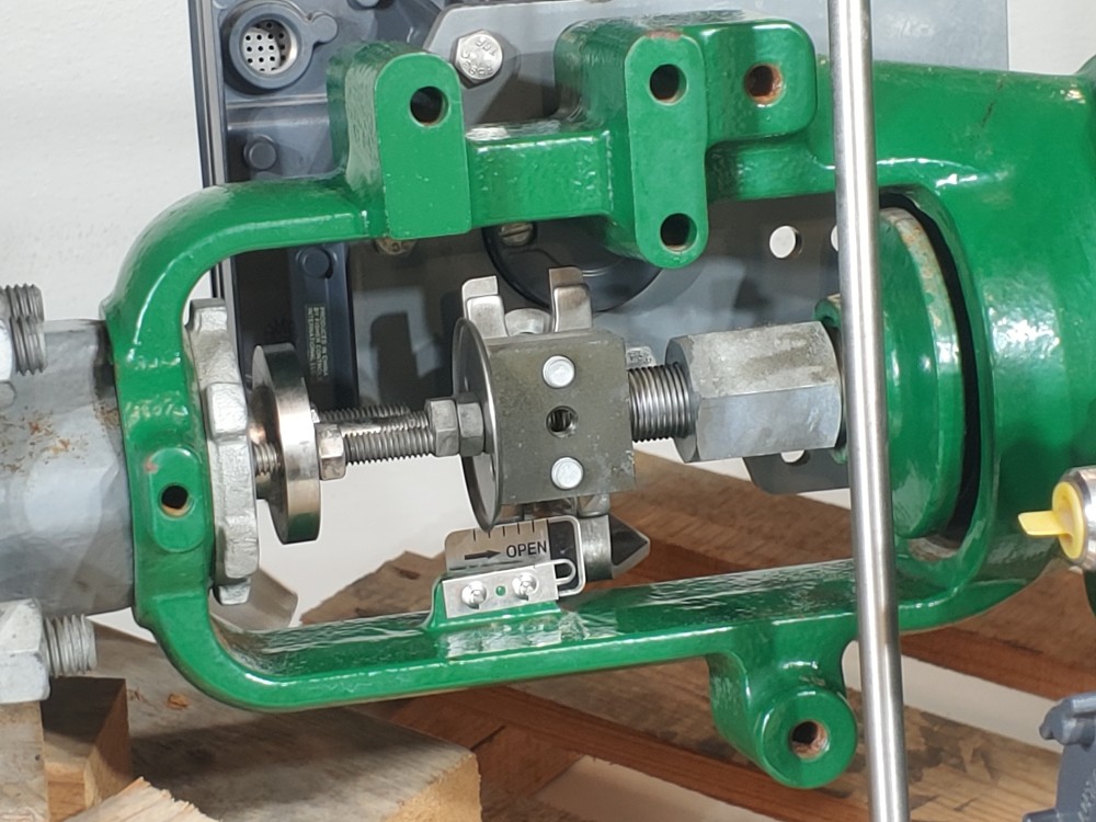 Fisher EZ 1" 300# Actuated Control Valve Type 667 w/846 Fisher Press. Transducer