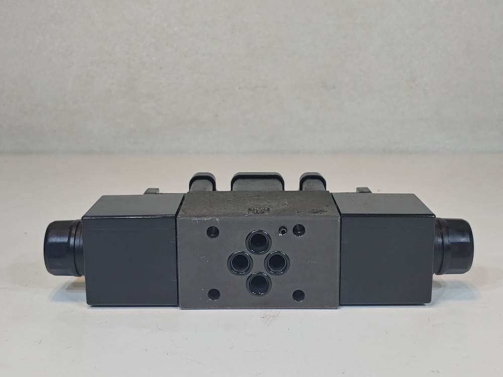 Parker Hydraulic Directional Valve D1VW008CNYCF