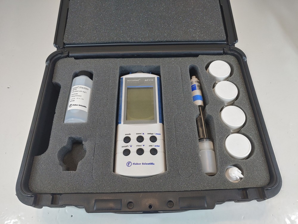 Fisher Scientific Accumet 13-636-AP110 Portable PH/ORP Meter w/ Case