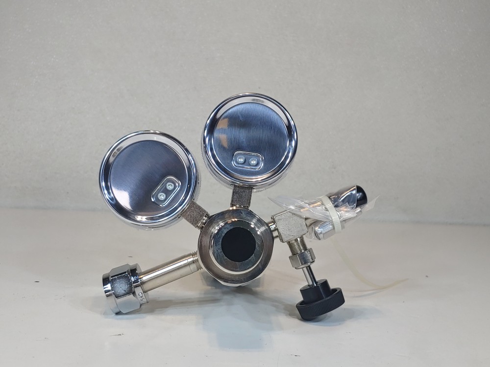 Airgas 2-Stage High Purity Oxygen Pressure Regulator Y12-LE2HPBNE540, 3500 PSI