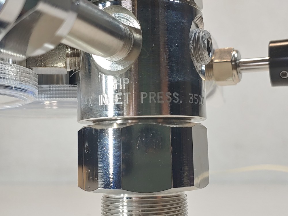 Airgas 2-Stage High Purity Oxygen Pressure Regulator Y12-LE2HPBNE540, 3500 PSI