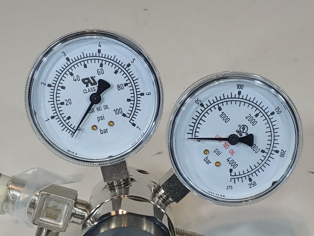 Airgas 2-Stage High Purity Oxygen Pressure Regulator Y12-LE2HPBNE540, 3500 PSI