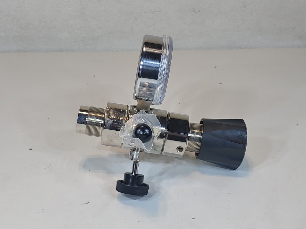 Airgas 2-Stage High Purity Oxygen Pressure Regulator Y12-LE2HPBNE540, 3500 PSI