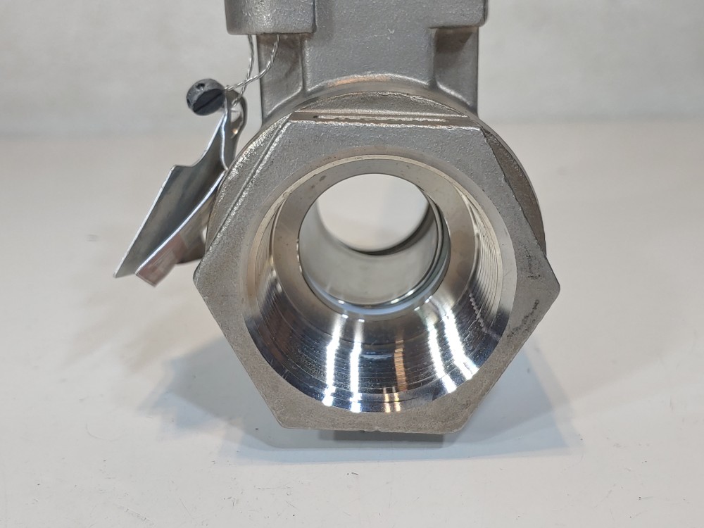 Jamesbury 1-1/2" Threaded CF8M 2000 CWP Full Port Ball Valve
