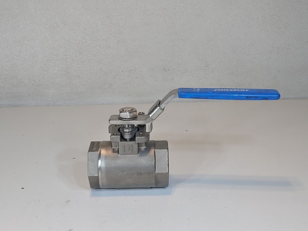 Jamesbury 1-1/2" Threaded CF8M 2000 CWP Full Port Ball Valve