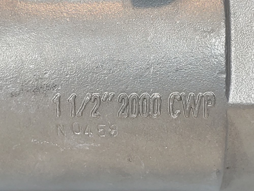 Jamesbury 1-1/2" Threaded CF8M 2000 CWP Full Port Ball Valve